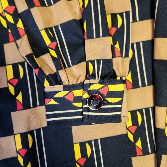 Vintage women's 70's polyester geometric print button down shirt - Picture 7 of 7